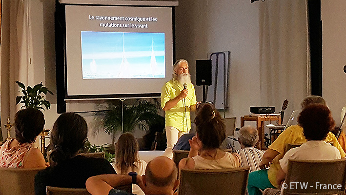 Conférence dans le cadre des ateliers "plantes médicinales et Biodynamie" Par Soa Malala & François Schlesser - Conférence pendant l'exposition des Peintures de François Schlesser - Centre AMMA "Lou Paradou" TOURVES (83) Var - 30 juin 2019