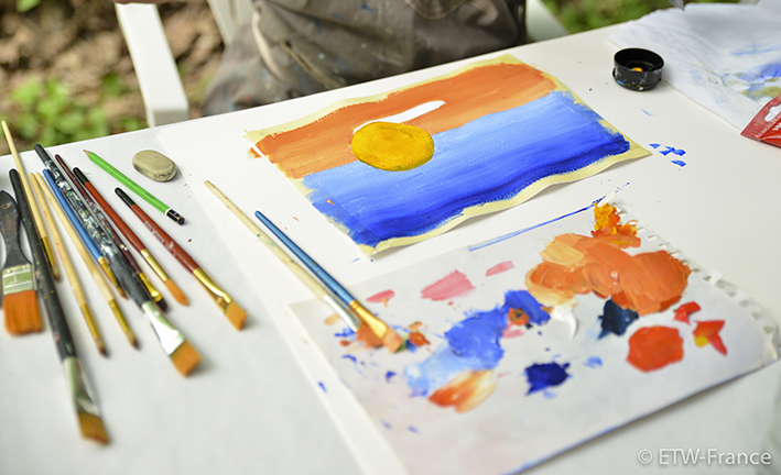 Atelier en plein air pendant le stage de Peinture de François Schlesser en 2020 - Centre AMMA TOURVES (83)